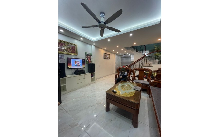 Ngọc Thụy 36/41m2, 5 tầng,mặt tiền 3.7m,6 tỷ Long Biên.